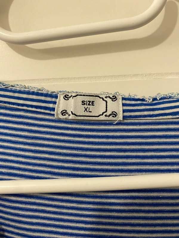 Biało-niebieska prosta sukienka z kopertowym dekoltem w paski XL/XXL