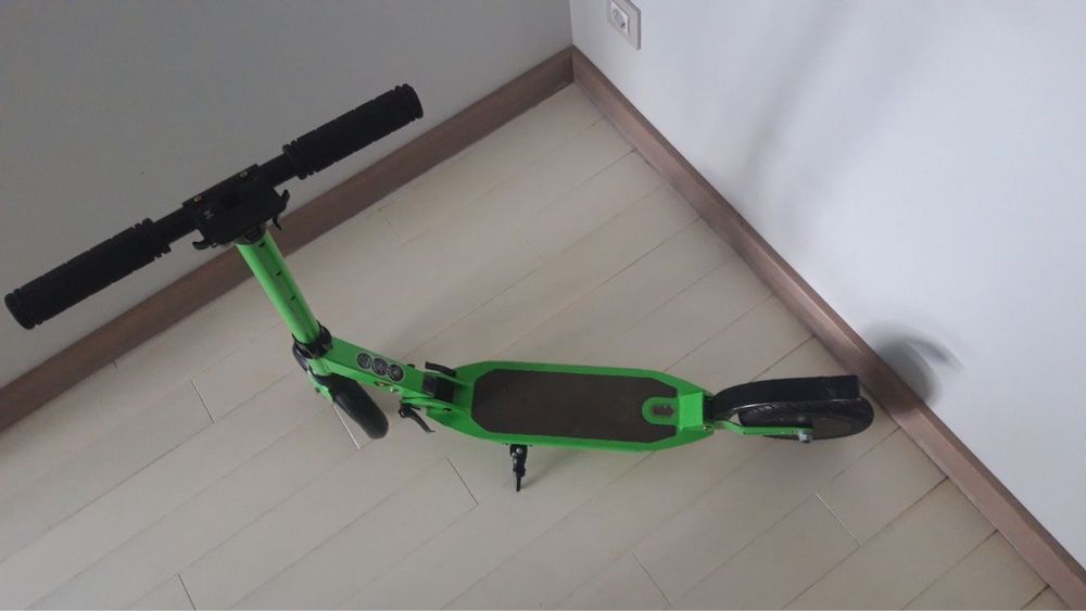 Продам электросамокат детский