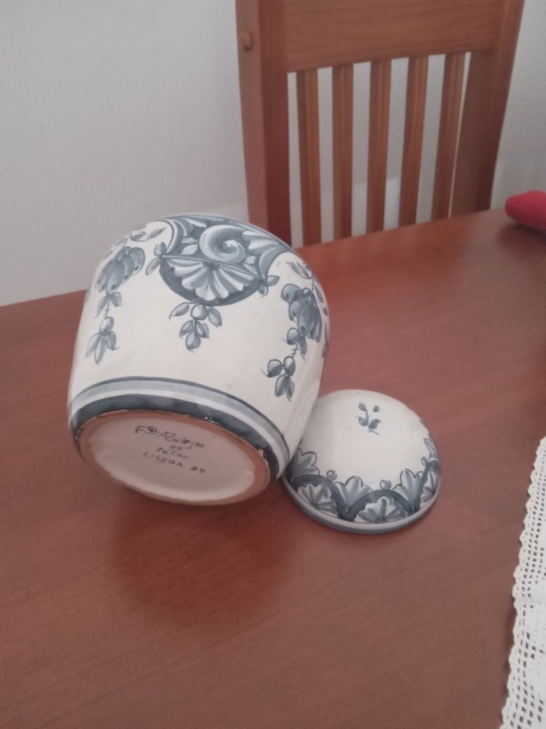Pote em cerâmica,  de coleção,  Fábrica do Azulejo, do Pateo Lisboa 89
