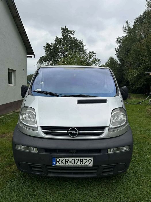 Opel Vivaro Opel Vivaro 2.5 CDTi 135 KM 9 osobowy