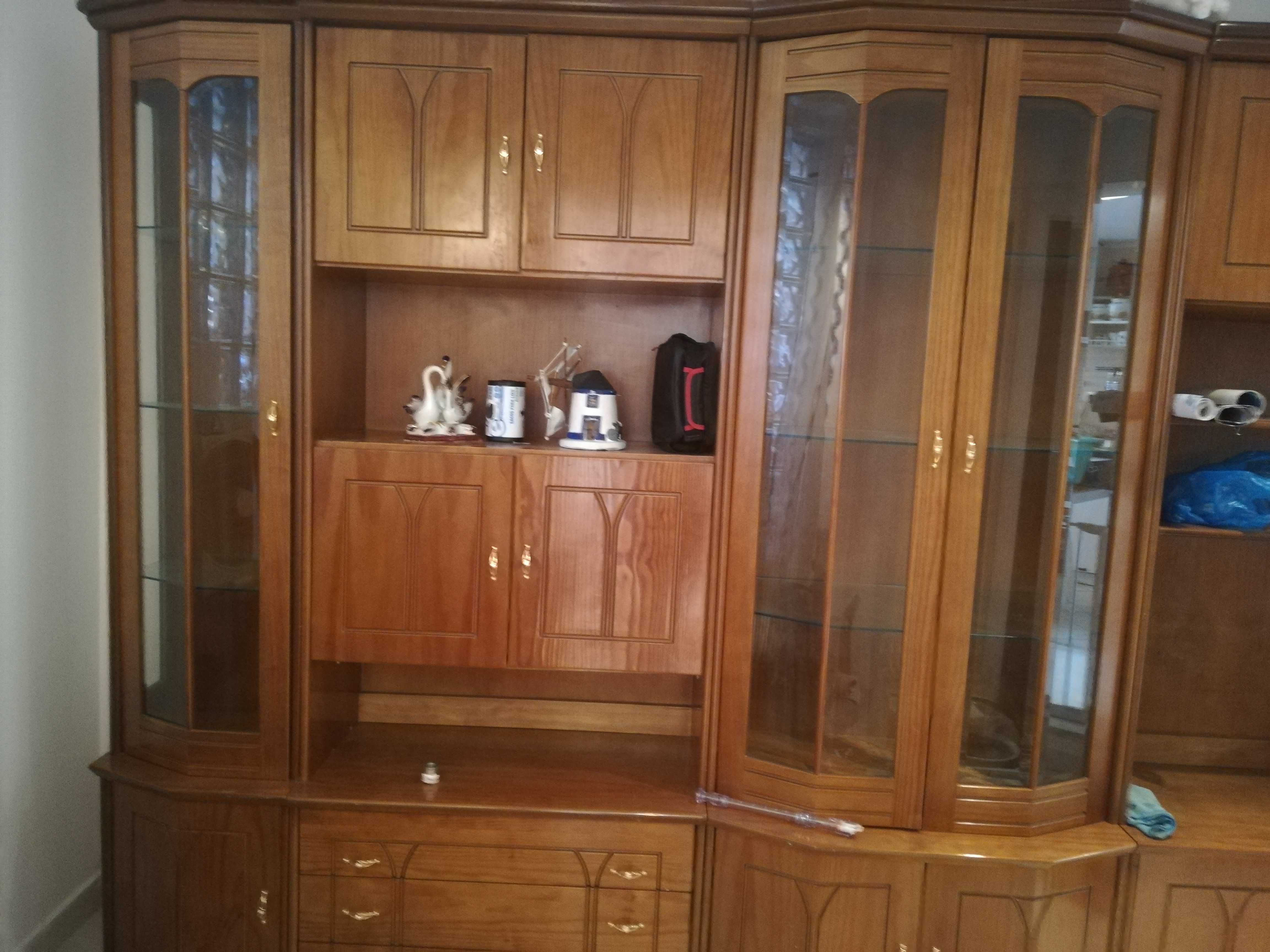 Movel se sala  e mesa com 4 cadeiras como novo