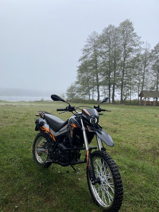 Продається Lifan кпх 250 В хорошому стані стан мотоцикла нового