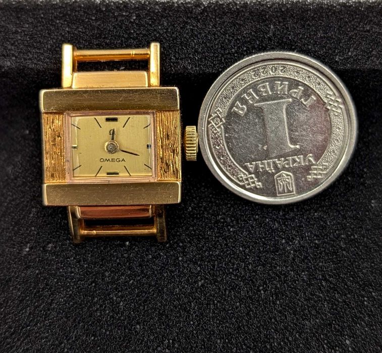 Жіночий механічний годинник Omega в позолоті