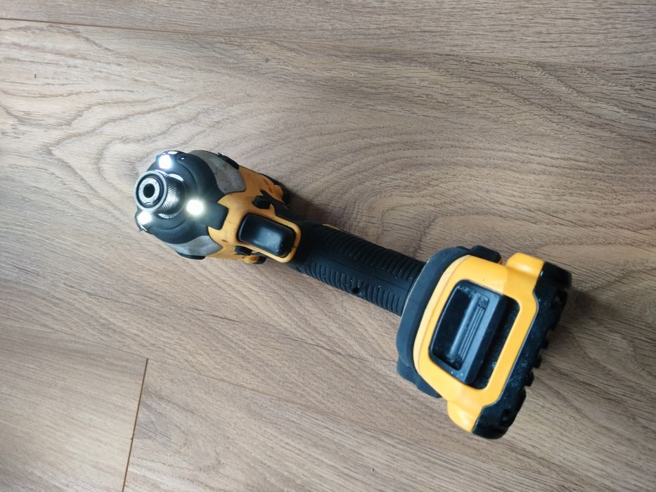 Zakrętarka bezszczotkowa DeWalt DCF850 18v ORYGINA+AKKU 2Ah