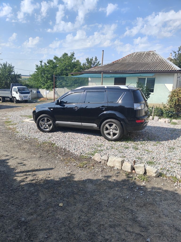 Продам mitsubishi outlander XL 2008 года