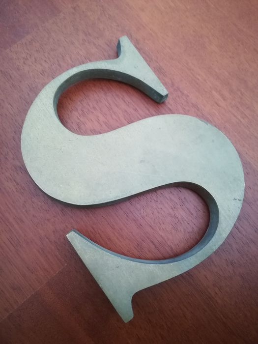 Conjunto de 7 Letras em Bronze.