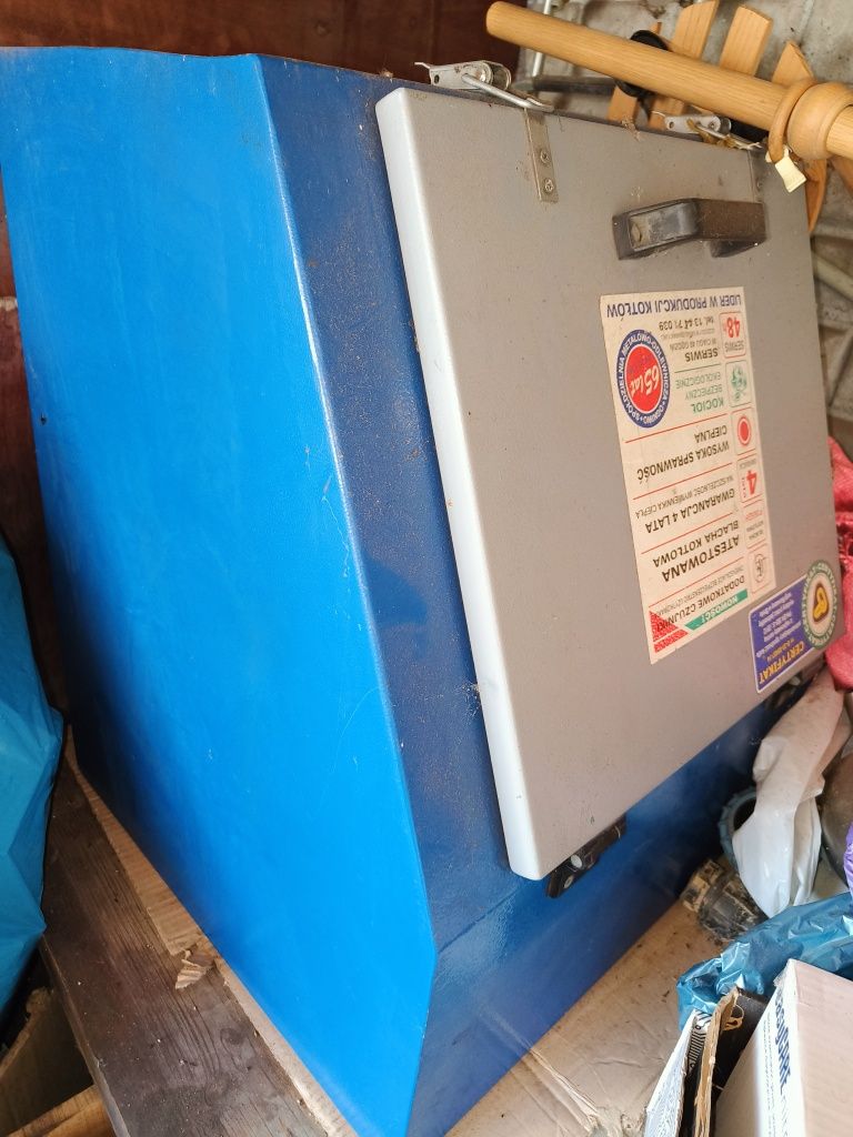 Piec z podajnikiem węgla