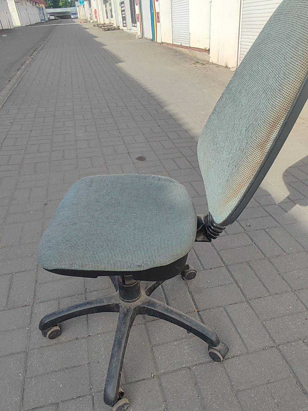 Офисное кресло (компьютерное кресло)
