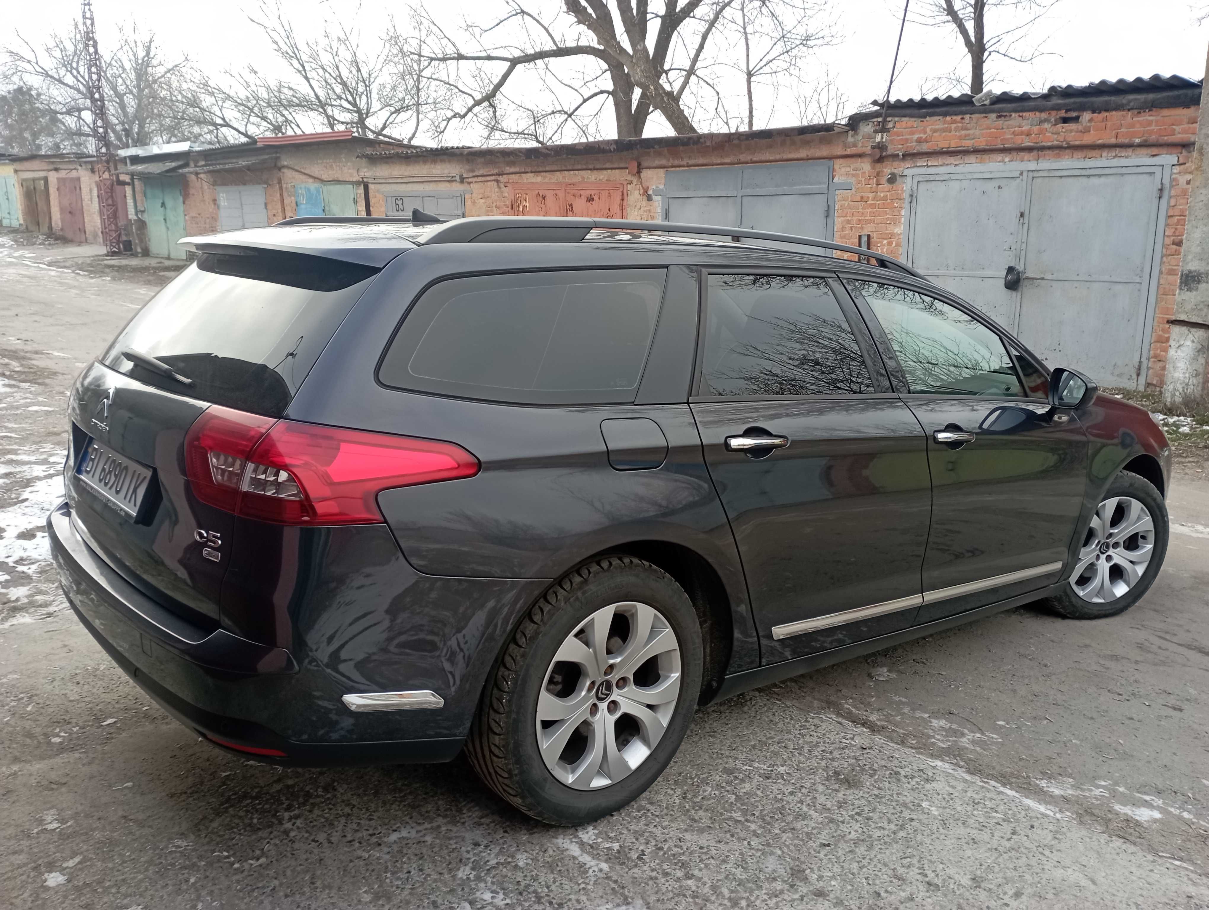 Продам авто (9300 $) або обміняю на житло.