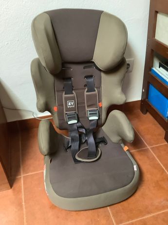 Cadeira isofix para bebé  de 9 a 36kg. Praticamente sem uso.