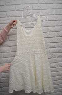 Kremowo - biała sukienka na ramiączkach