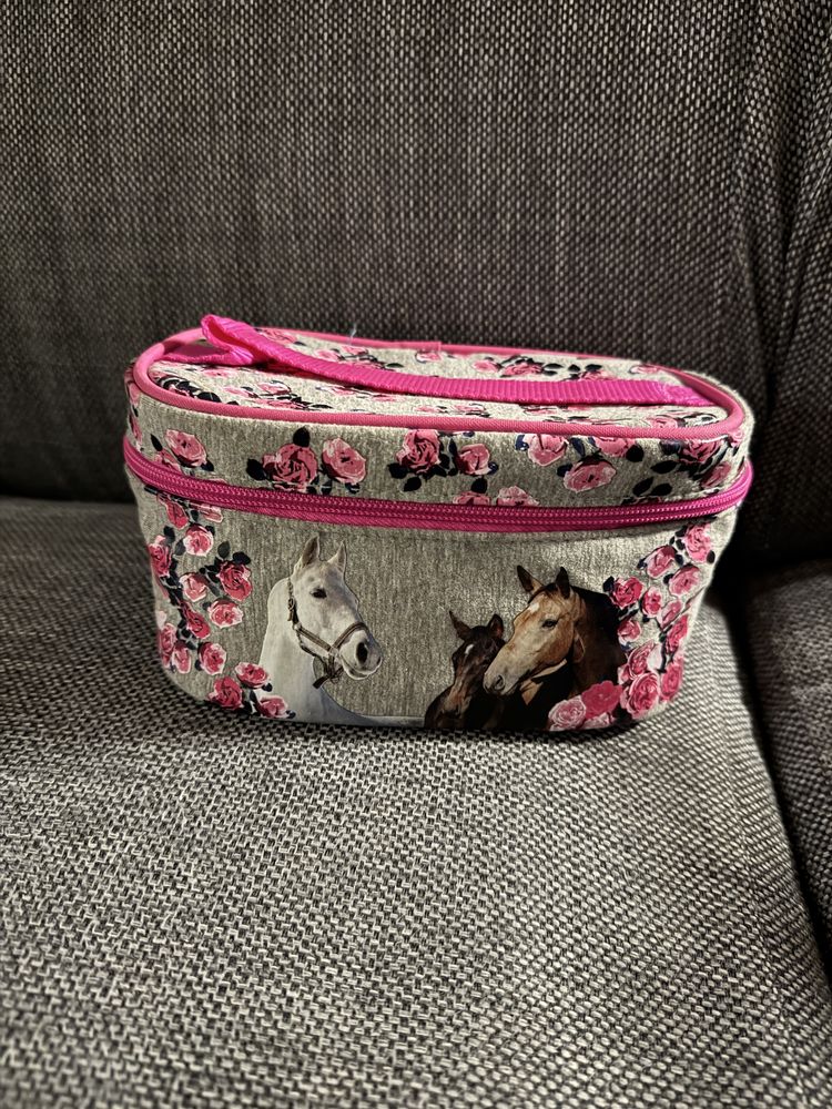 Kosmetyczka dla dziewczynki