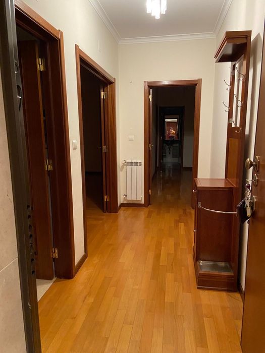 Arrendamento T2 com 2 lugares garagem, proximo “Continente” Telheiras.