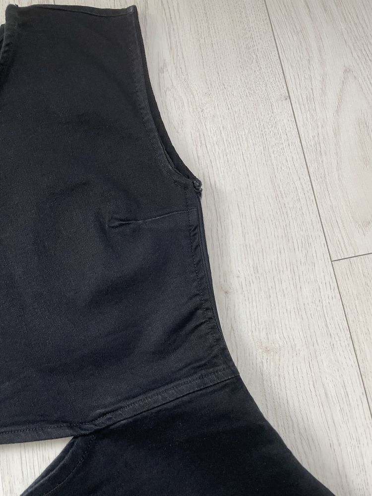 Jeansowa czarna krótka dopasowana sukienka bez rękawów z wycięciem xs