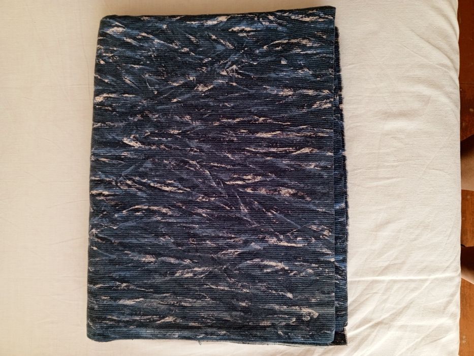 Тканини різних кольорів і структури