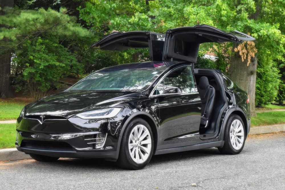Tesla Model X 75D      2017