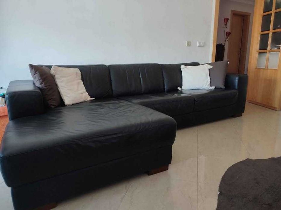 Sofá de pele preto com chaise longue