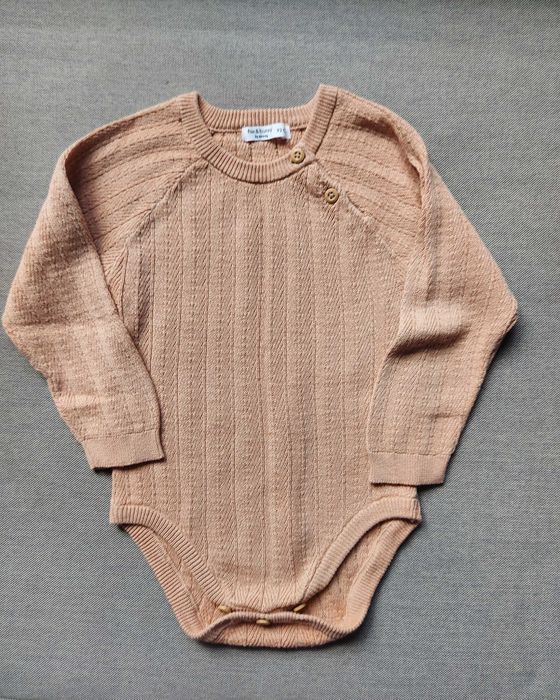 Śliczne sweterkowe body na długi rękaw rozmiar 92