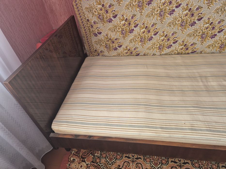 Продам  дерев'яне ліжко(півторашка 90 см)