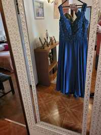 Vestido de cerimónia azul com pérolas