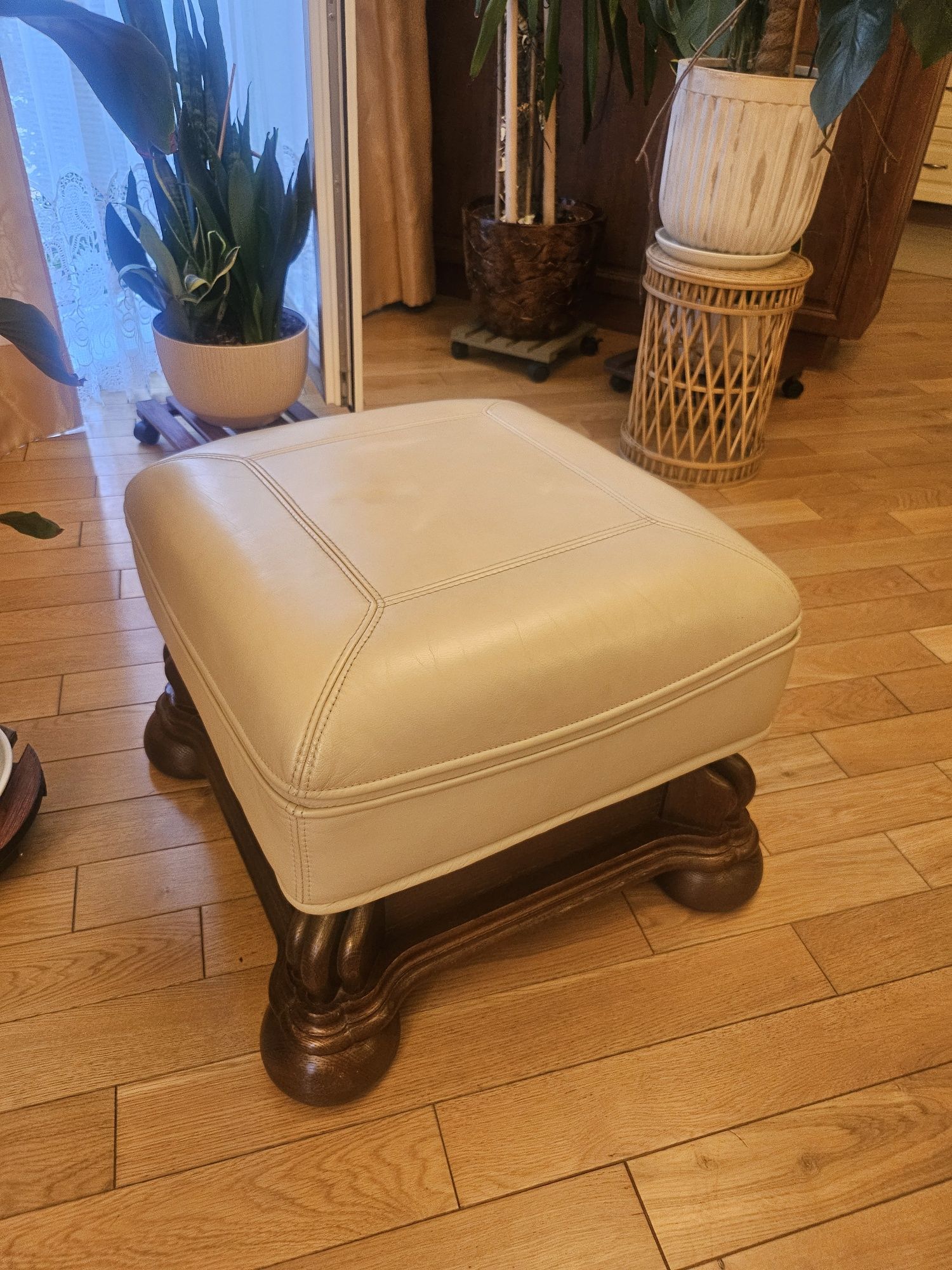 Sofa dwa fotele dwie pufa Kler skóra