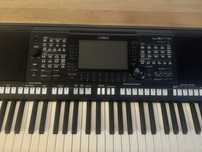 Yamaha PSR S-775