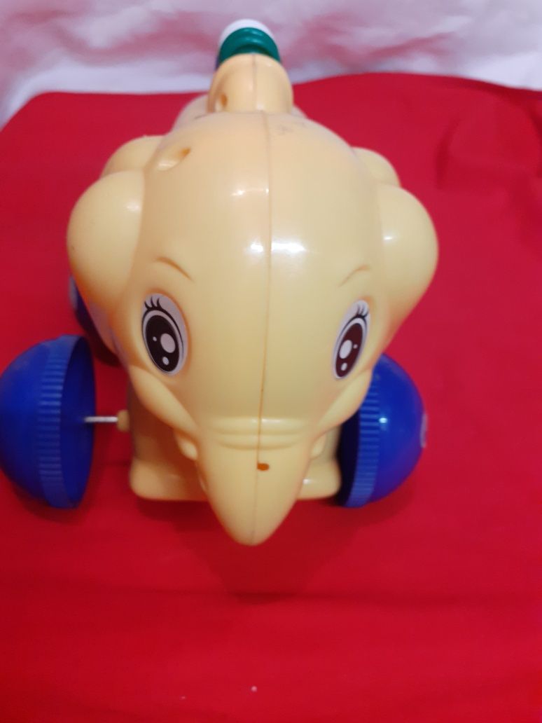 Zabawka  edukacyjna  słonik