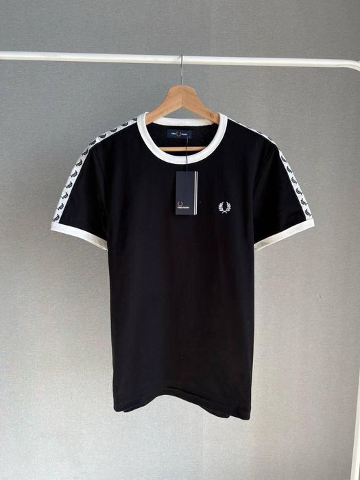 Футболка Fred Perry з лампасами/Футболка Fred Perry с лампасами