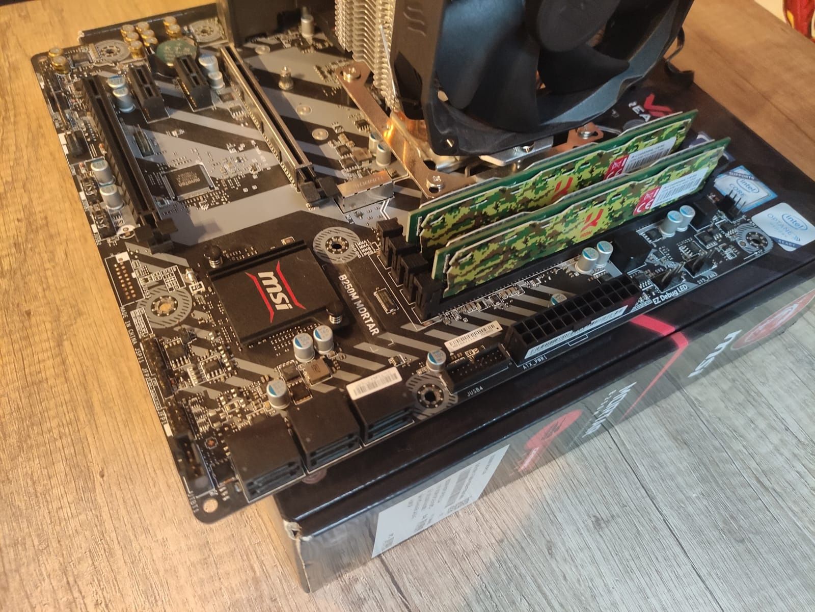 Intel core i5-7500 Płyta głowna msi mortat B250M
Ram Irdm DDR 4 16gb (