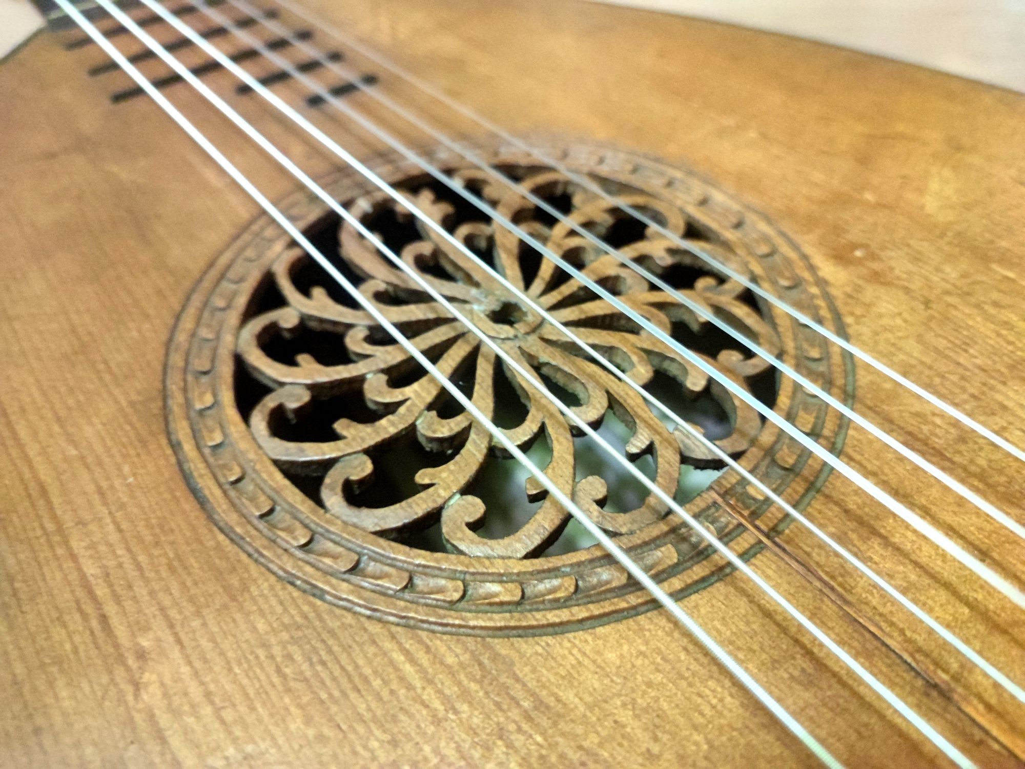 Guitarra Alaude Alema