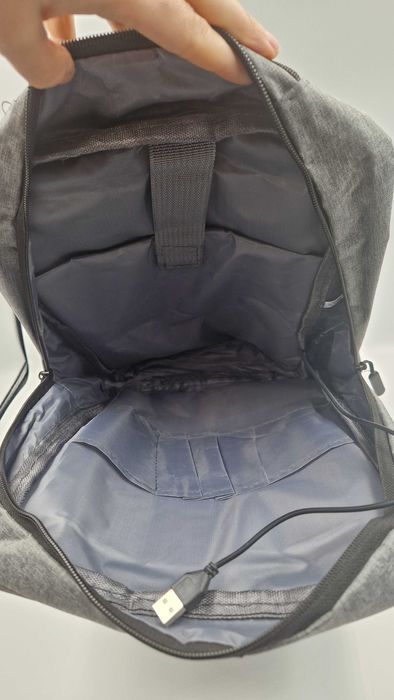 plecak na laptopa, plecak z wtyczką ładującą