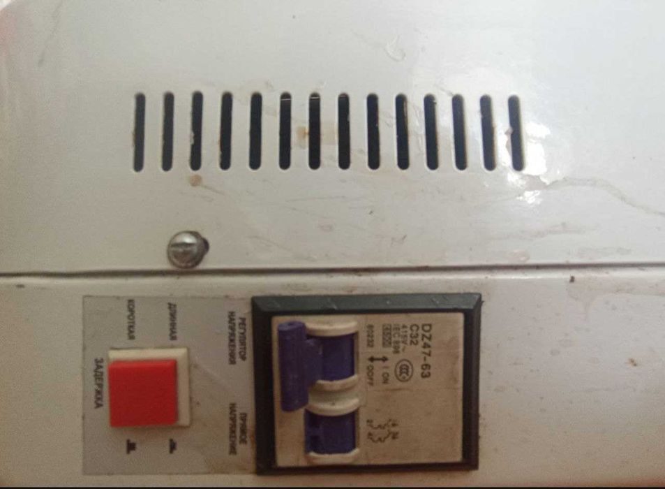 Продам стабілізатор напруги Luxeon WDS-8000 (8000 ВА).