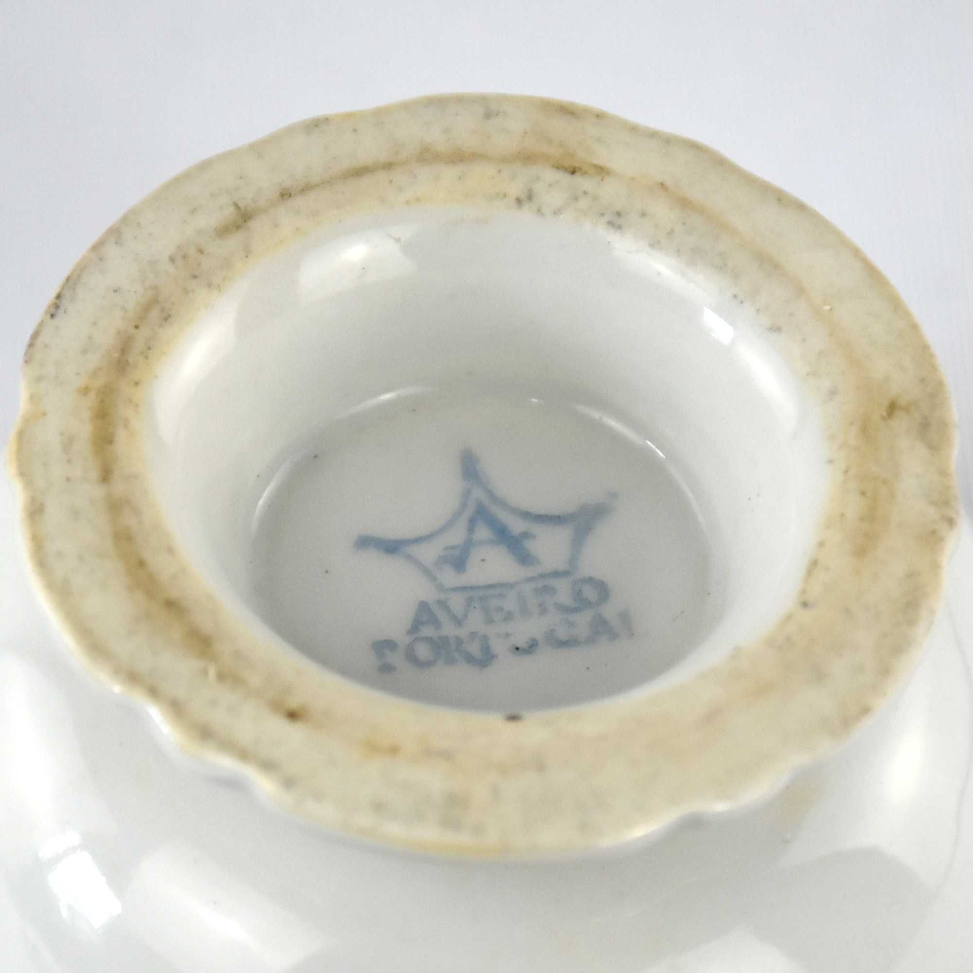 Chávena em porcelana Artibus, pintada à mão