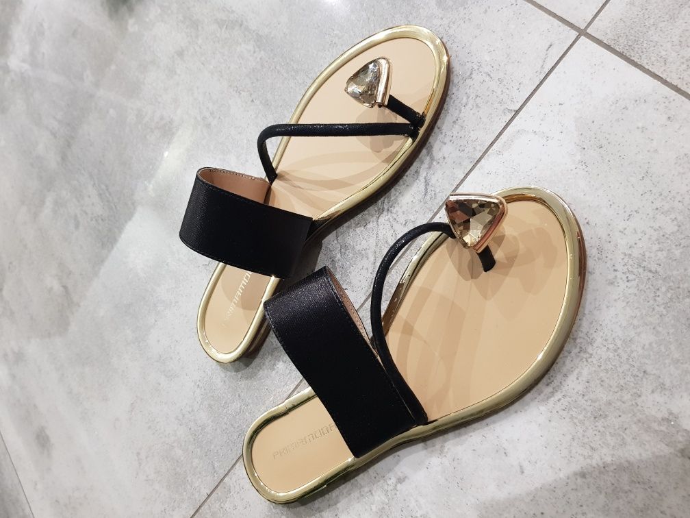 Japonki z ozdobnym kamieniem Prima moda