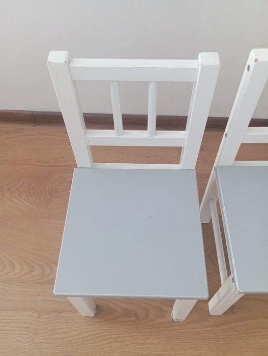 Meble dziecięce krzesła + stolik