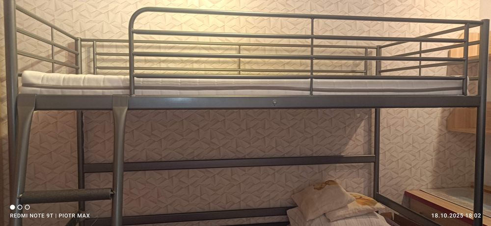 Nowa niższa cena.
SVÄRTA
Rama łóżka na antresoli, srebrny, 90x200 cm
M