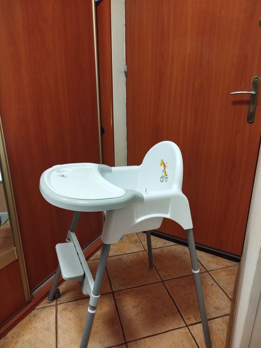 Krzesełko do karmienia z podnóżkiem