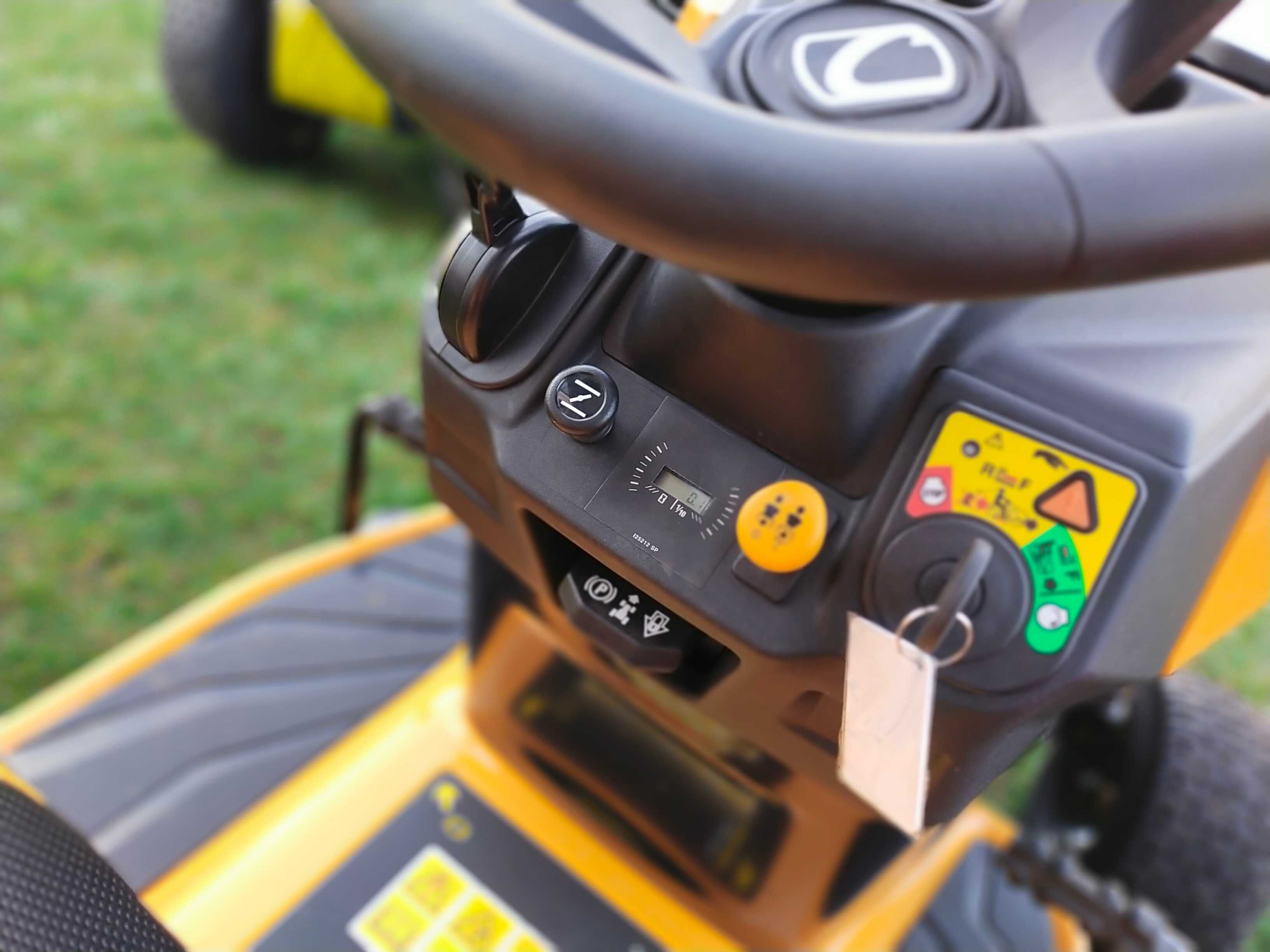 Traktorek ogrodowy CUB CADET XT1 OR106