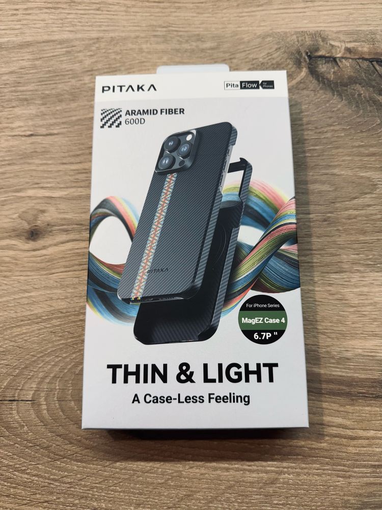 Сверхтонкий чехол из арамидного волокна Pitaka для iPhone 15 Pro Max.