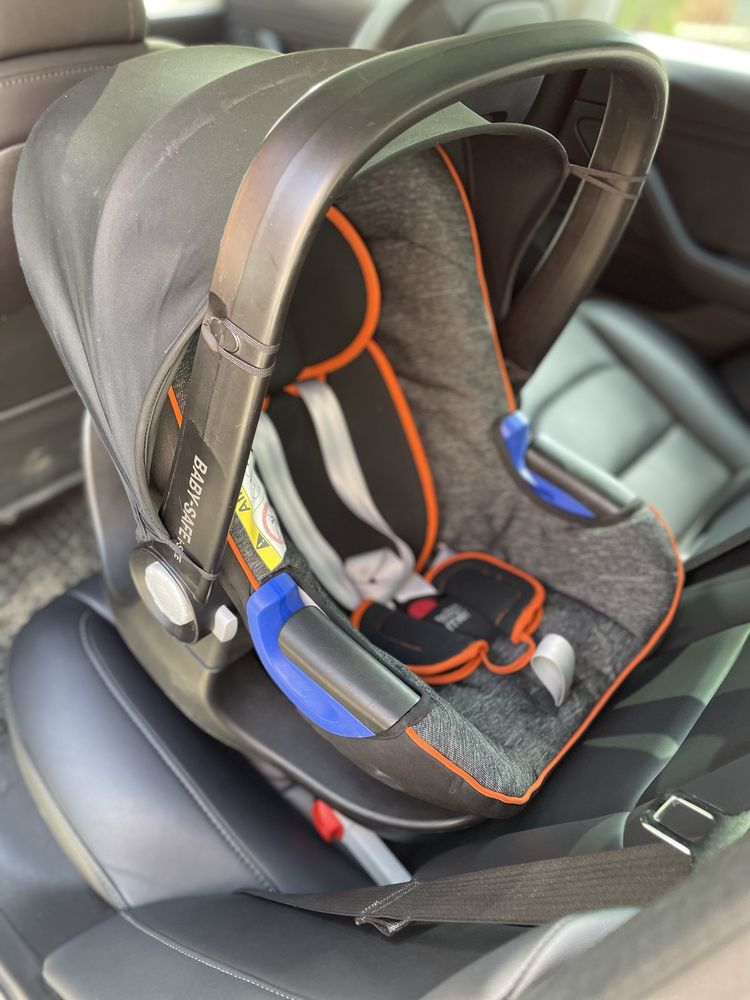 Продам автолюльку Britax (автокресло) с базой isofix