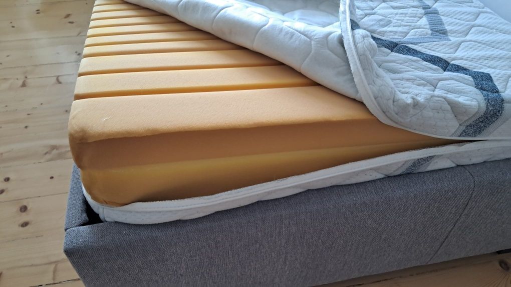Łóżko tapczan szary jednoosobowy z materacem