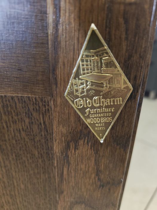 Angielska komoda "Old Charm" z szufladą