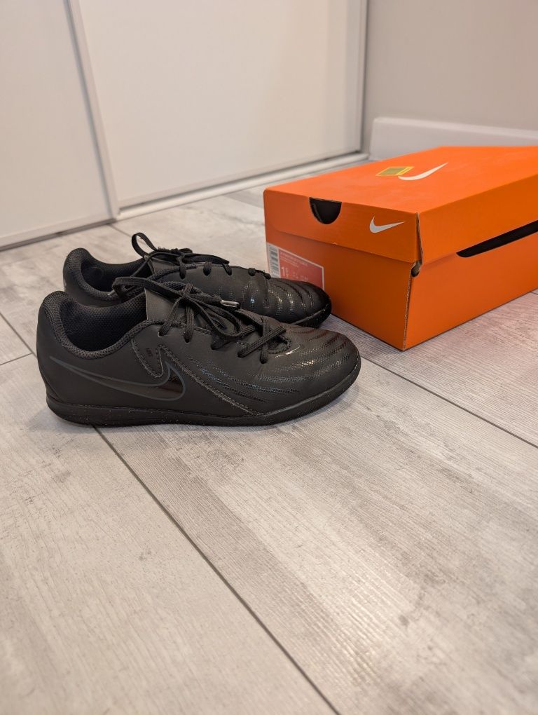 Бутси футзалки від Nike розмір 33