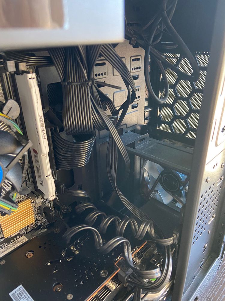 Computador Amd Radeon RX 6650 XT, Intel Core i5-7400, 8 GB RAM
