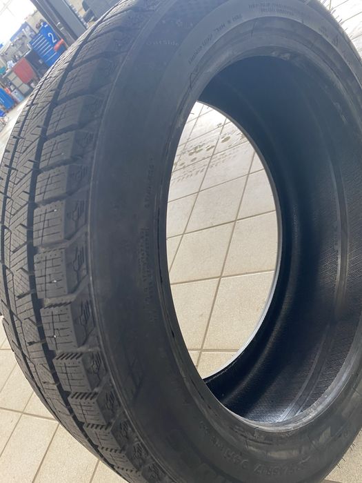 Продам шини KAPSEN AW-33 225/44R17 94H