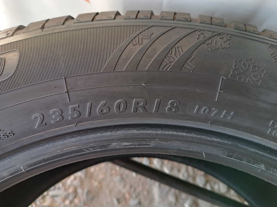 Зимові шини 235/60 R18 Dunlop sp winter sport 4D