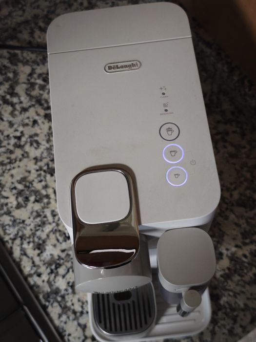 Máquina de Café DELONGHI Nespresso Lattissima One Evo (usada)