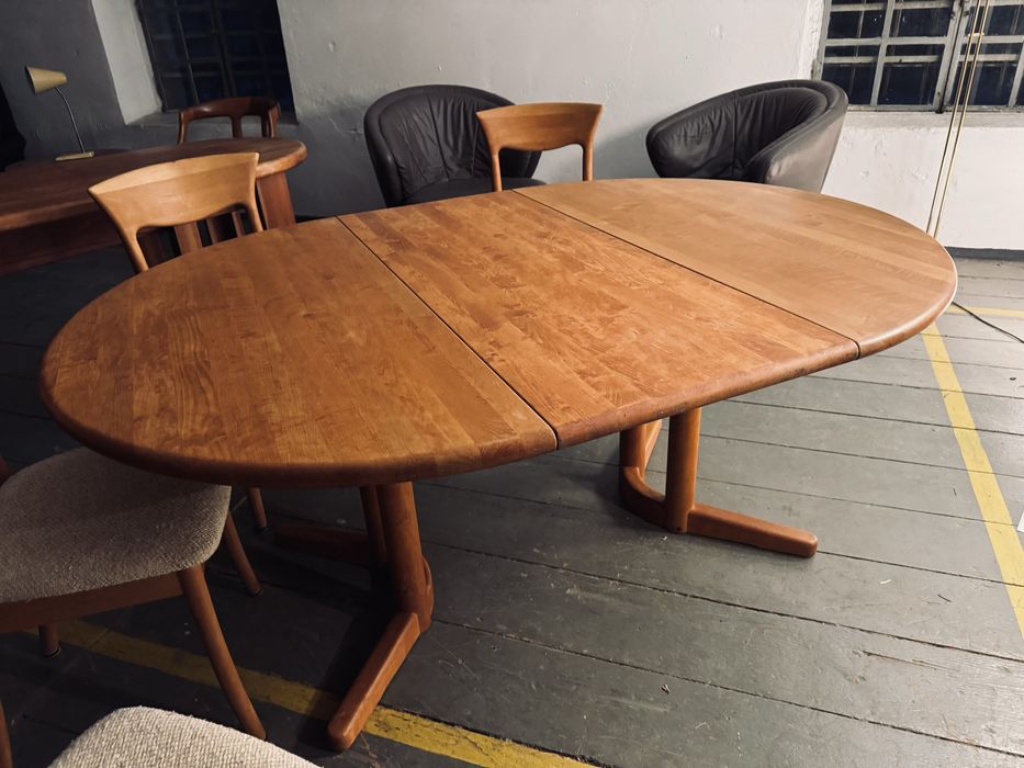 Duński,okragły,rozkładany stół z litego drewna tekowego marki GRAMRODE