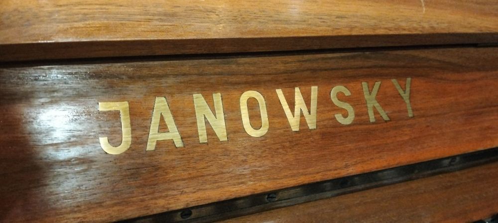 Pianino JANOWSKY, metalowa płyta
