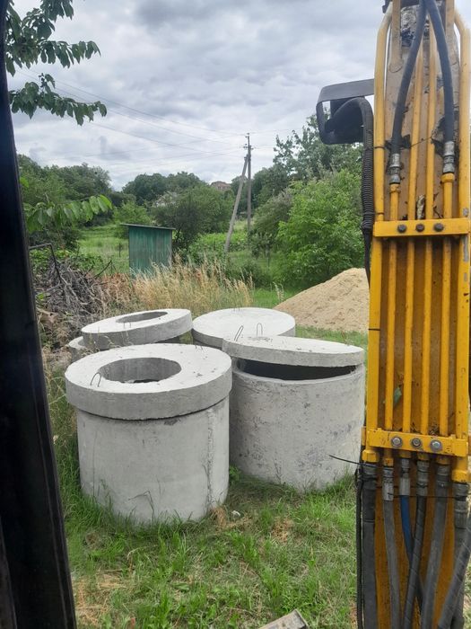 Бетонні кільца та кришкі